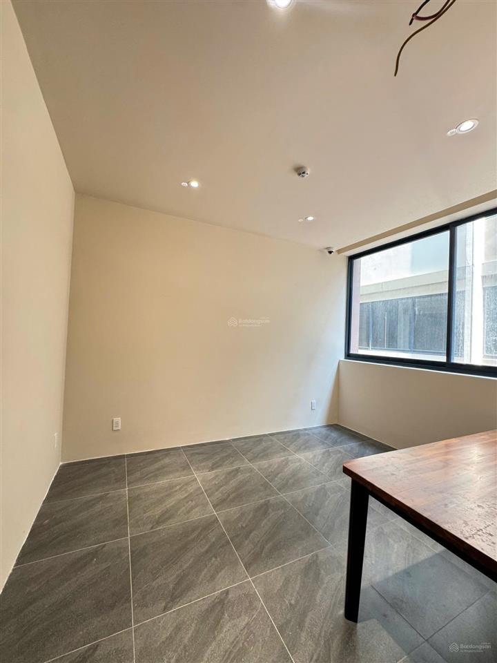 Cho thuê nhà phố soho the global city, 95m2 hoàn thiện cơ bản, có thang máy, giá chỉ 50tr/tháng