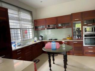 Cho thuê biệt thự kdc khang điền dương đình hội, 8x20 1 trệt 2 lầu full nội thất, giá chỉ 25tr/th