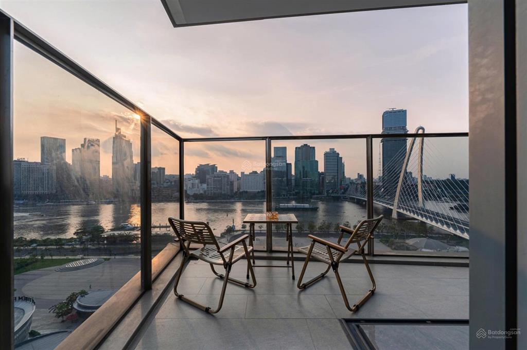 Cho thuê siêu phẩm 4pn 180m2 view sông  cầu ba son siêu đẹp, full đầy đủ nội thất cao cấp hiện đại