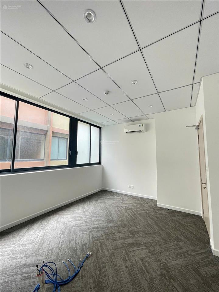 Cho thuê nhà phố soho the global city 5x19m 1 trệt 4 lầu, có thang máy, htcb giá chỉ 40tr/th