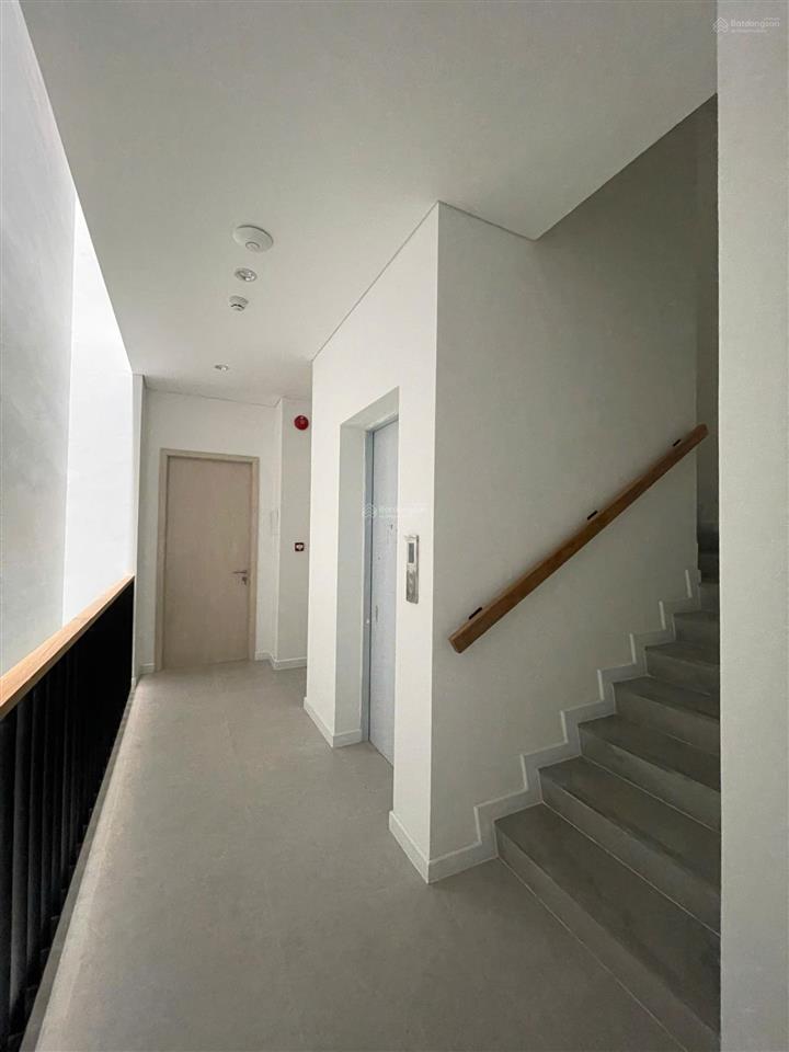 Cho thuê nhà phố soho the global city 5x19m 1 trệt 4 lầu, có thang máy, htcb giá chỉ 40tr/th