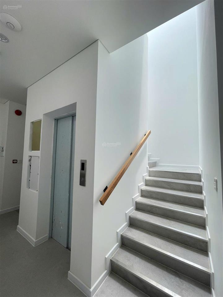 Cho thuê nhà phố soho the global city 5x19m 1 trệt 4 lầu, có thang máy, htcb giá chỉ 40tr/th
