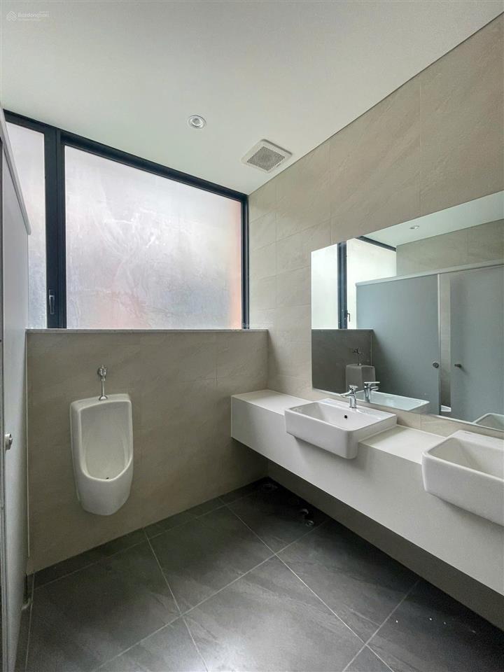 Cho thuê nhà phố soho the global city 5x19m 1 trệt 4 lầu, có thang máy, htcb giá chỉ 40tr/th