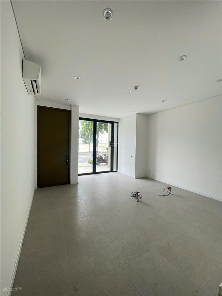Cho thuê nhà phố soho the global city 5x19m 1 trệt 4 lầu, có thang máy, htcb giá chỉ 40tr/th