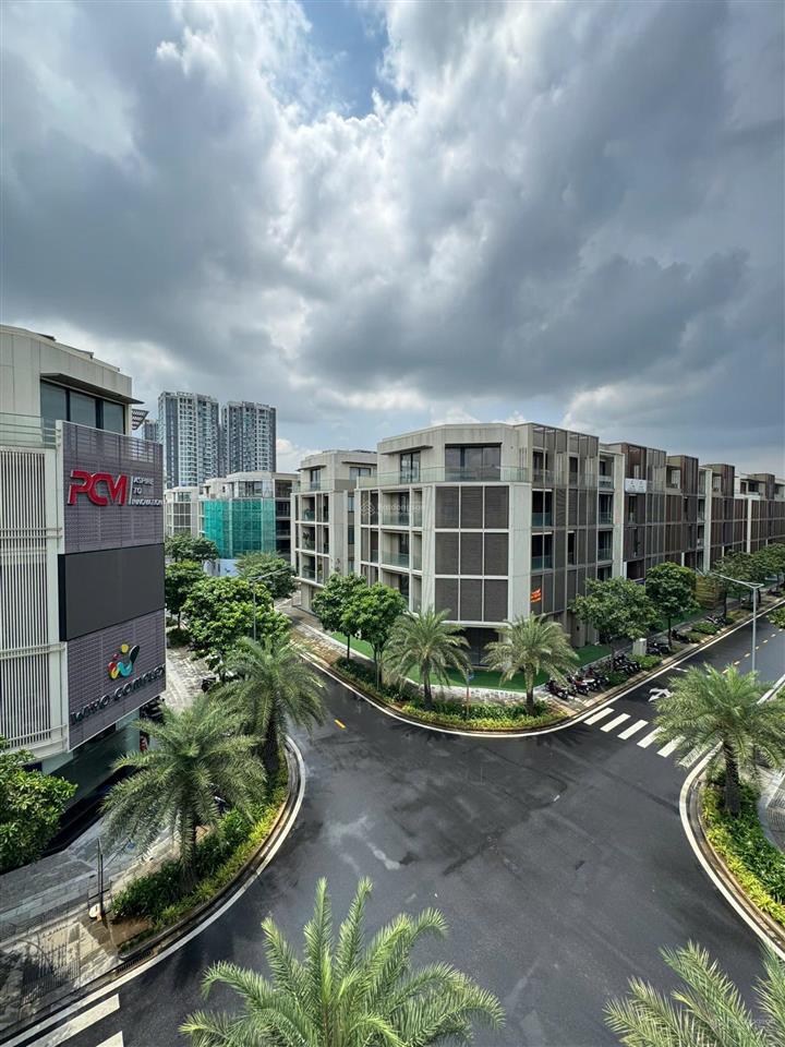 Cơ hội thuê căn góc vị trí đẹp, 1 trệt 4 lầu máy lạnh âm trần, có thang máy, giá chỉ 90tr/tháng