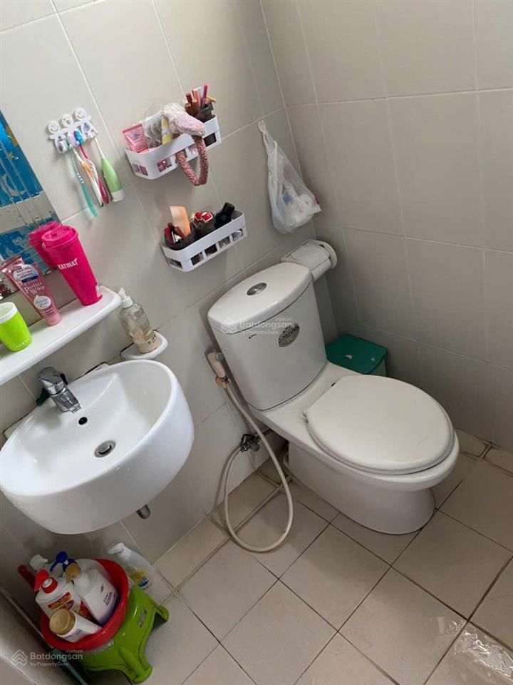 Cần bán gấp căn hộ flora anh đào, 67m2 2pn  2wc có ban công, đã có sổ hồng, lầu cao,giá chỉ 3 tỷ 5