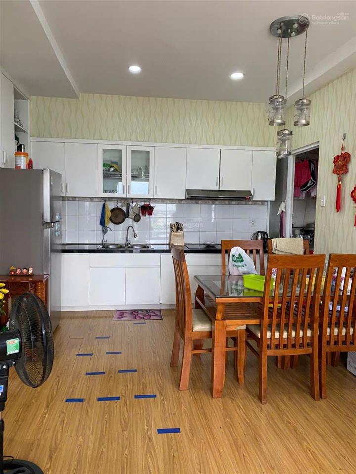 Cần bán gấp căn hộ flora anh đào, 67m2 2pn  2wc có ban công, đã có sổ hồng, lầu cao,giá chỉ 3 tỷ 5