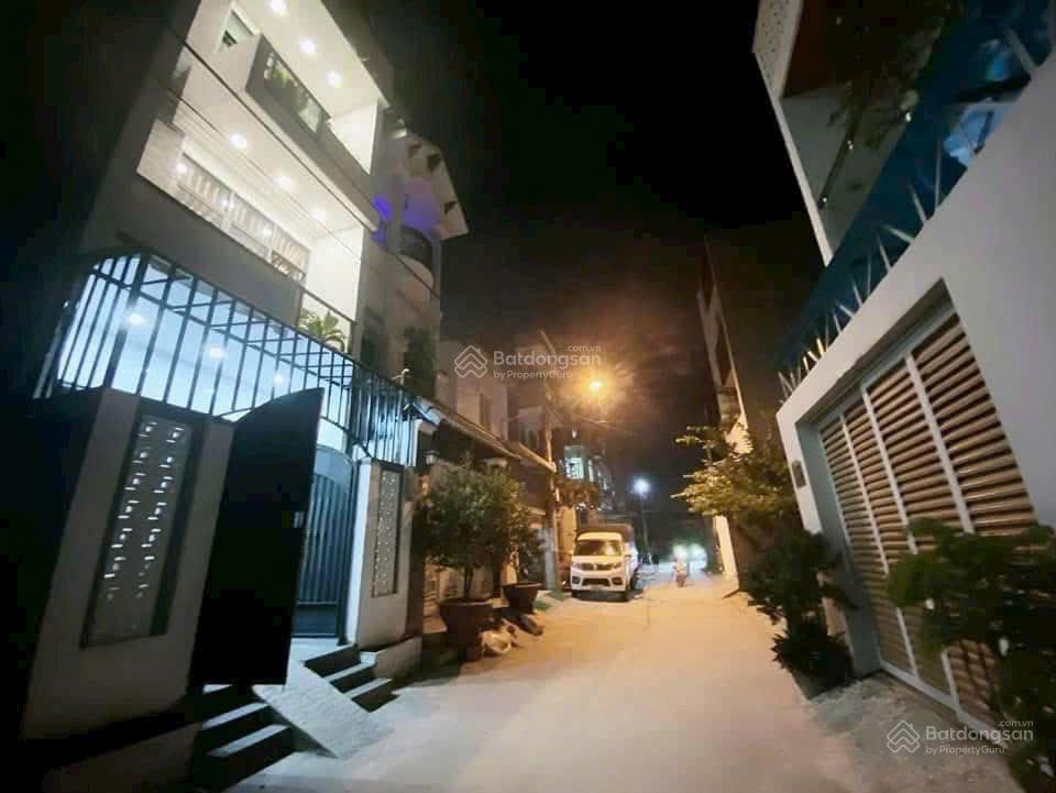 Cho thuê nhà nguyên căn đường bưng ông thoàn, phú hữu, 4pn, đường ô tô giá 10 triệu/tháng, cọc 1 th