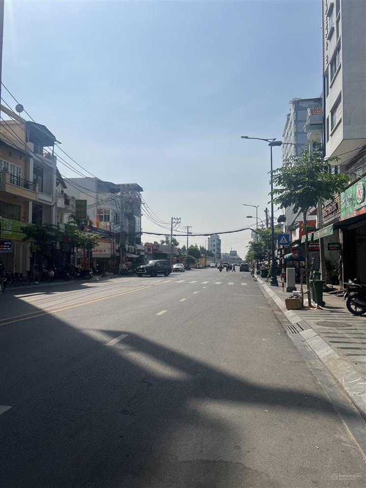 Bán gấp mt hoàng hoa thám, tân bình. dt 5.2x20, xây 03 tầng  33,6 tỷ