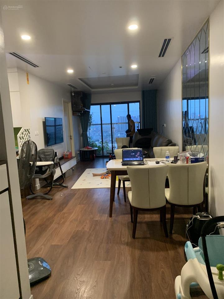 Chính chủ cần bán rivera park 70m2 hướng đông nam