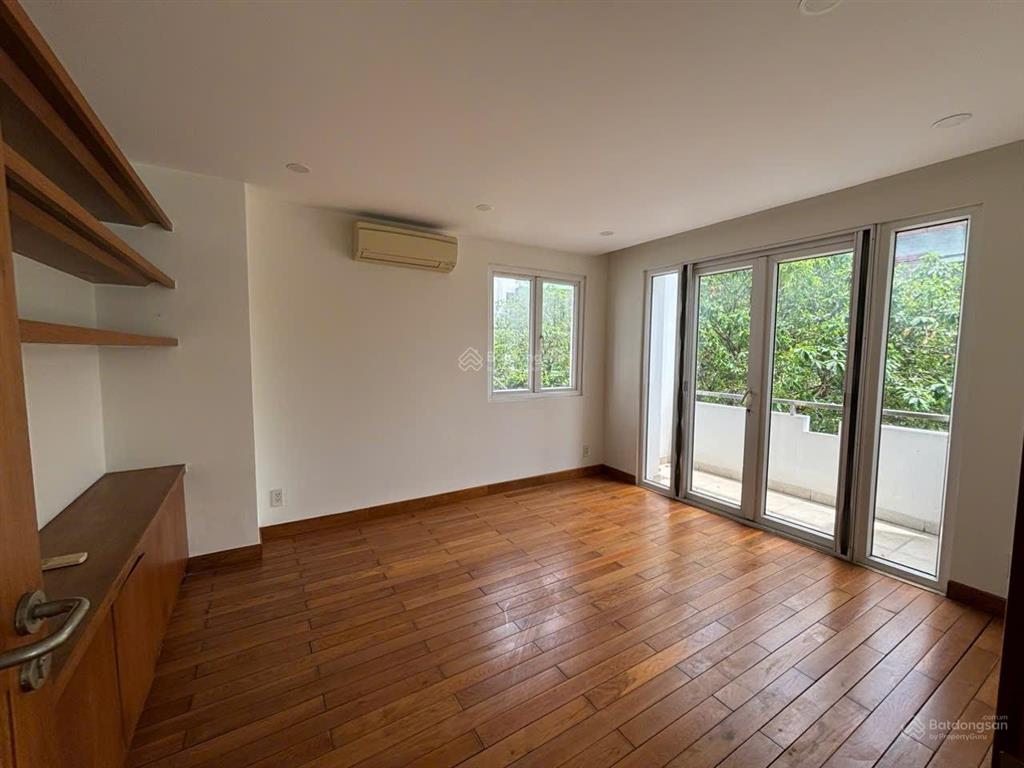 Bán biệt thự đơn lập villa park quận 9, view rạch, 228 m2, full nt giá 31 tỷ, 4 tầng... 0919 009 ***