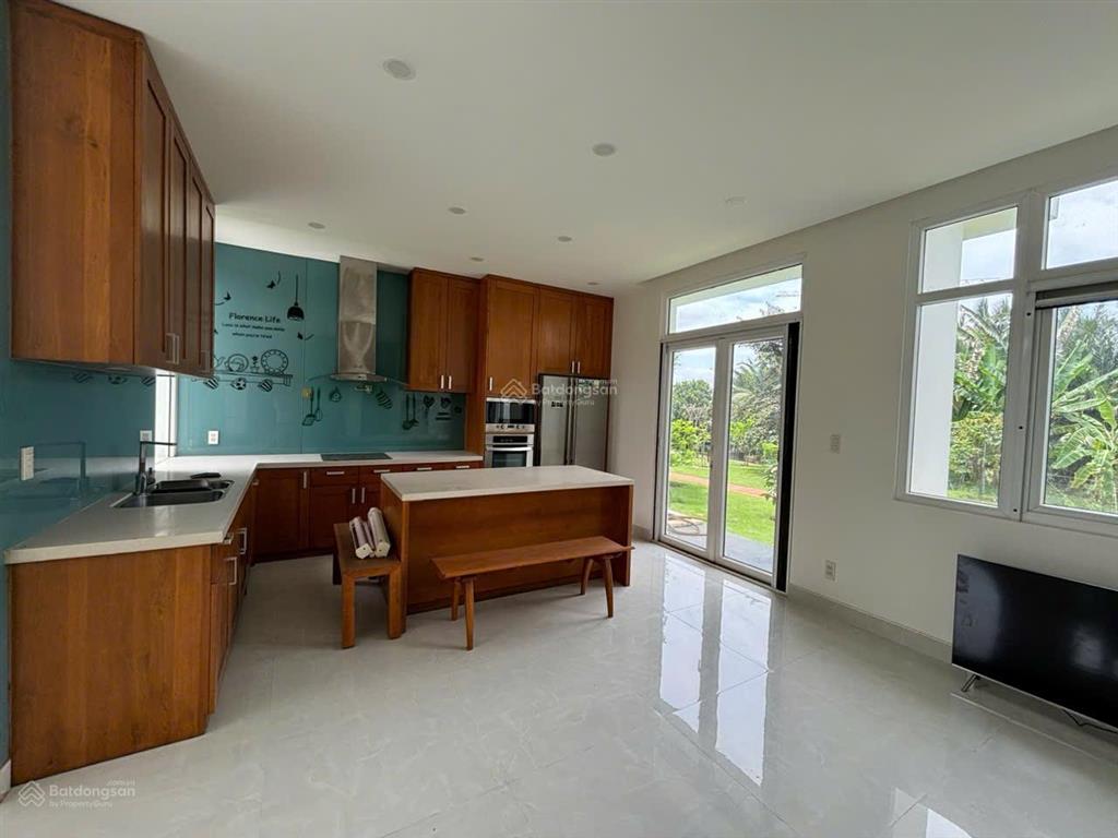 Bán biệt thự đơn lập villa park quận 9, view rạch, 228 m2, full nt giá 31 tỷ, 4 tầng... 0919 009 ***