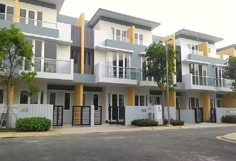 Bán nhà liên kề mega village, 5x17, full nội thất giá 9.8 tỷ, view đẹp.  0919 009 *** mr. quang