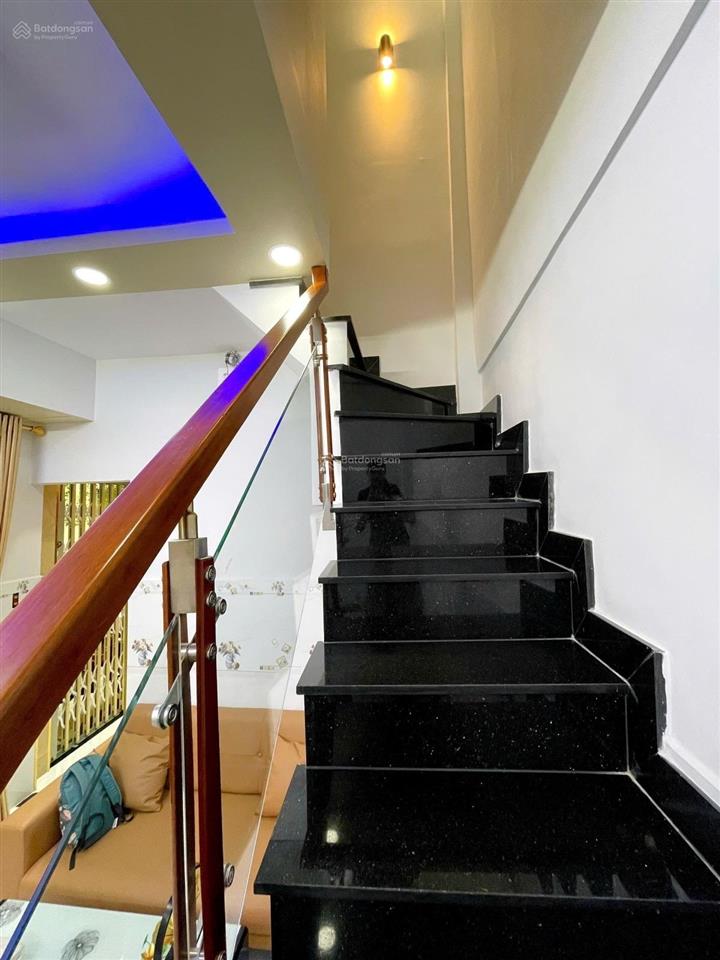 4 tỷ có ngay nhà đẹp 2 tầng, 2pn trung tâm nguyễn hồng đào tặng hết nội thất xịn