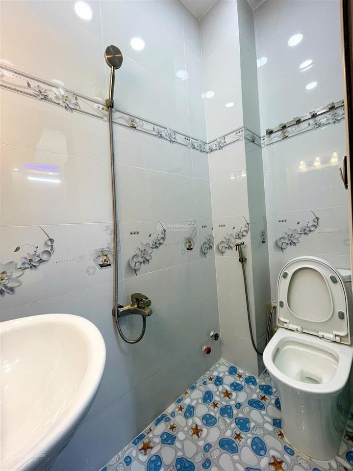 4 tỷ có ngay nhà đẹp 2 tầng, 2pn trung tâm nguyễn hồng đào tặng hết nội thất xịn