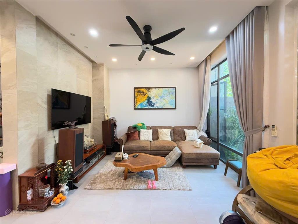 Chính chủ cần bán biệt thự jamona city đào trí q7  dt 9x17m  sổ hồng chính chủ  22,7 tỷ