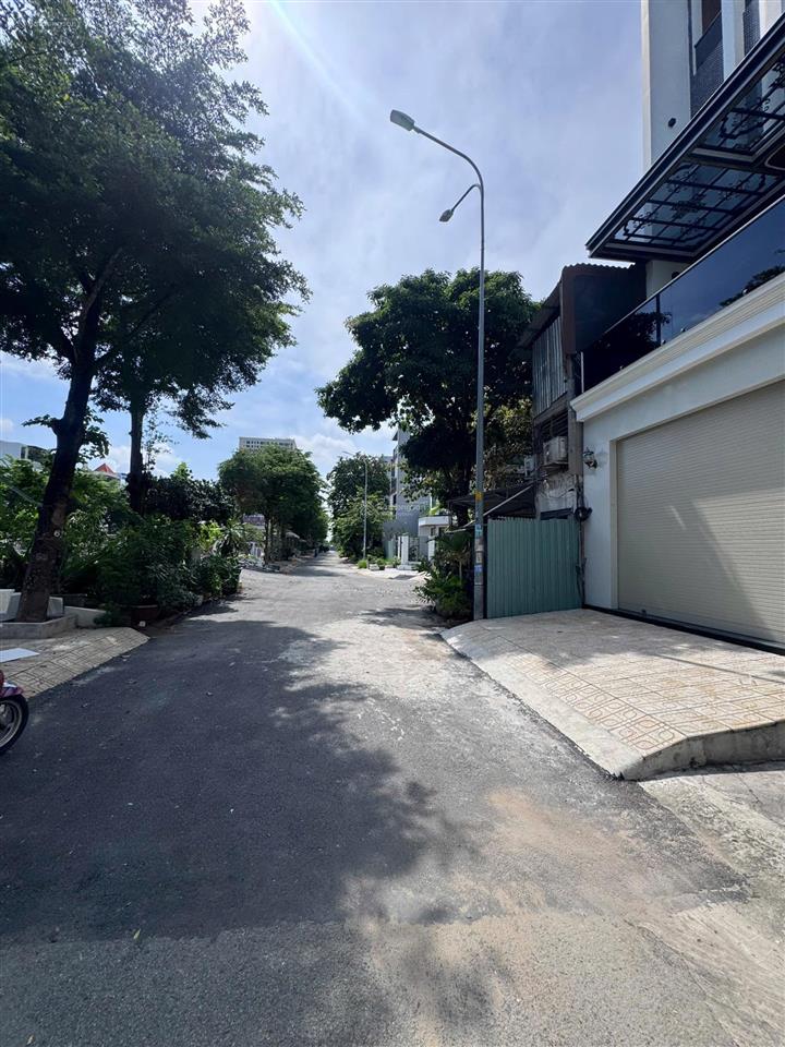 Cần bán gấp nhà phố tđc phú mỹ  view bờ hồ  5x18 (90m2)  giá cực tốt chỉ 9.9 tỷ