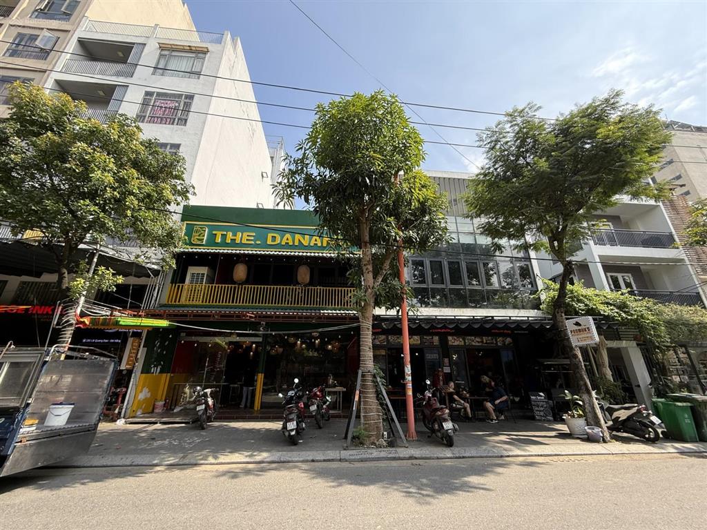 Nhà 2 tầng trống suốt lê quang đạo