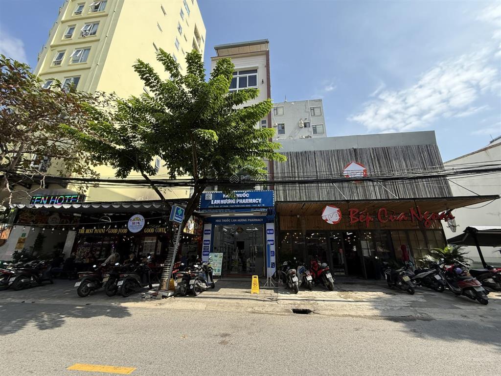 Nhà 2 tầng trống suốt lê quang đạo