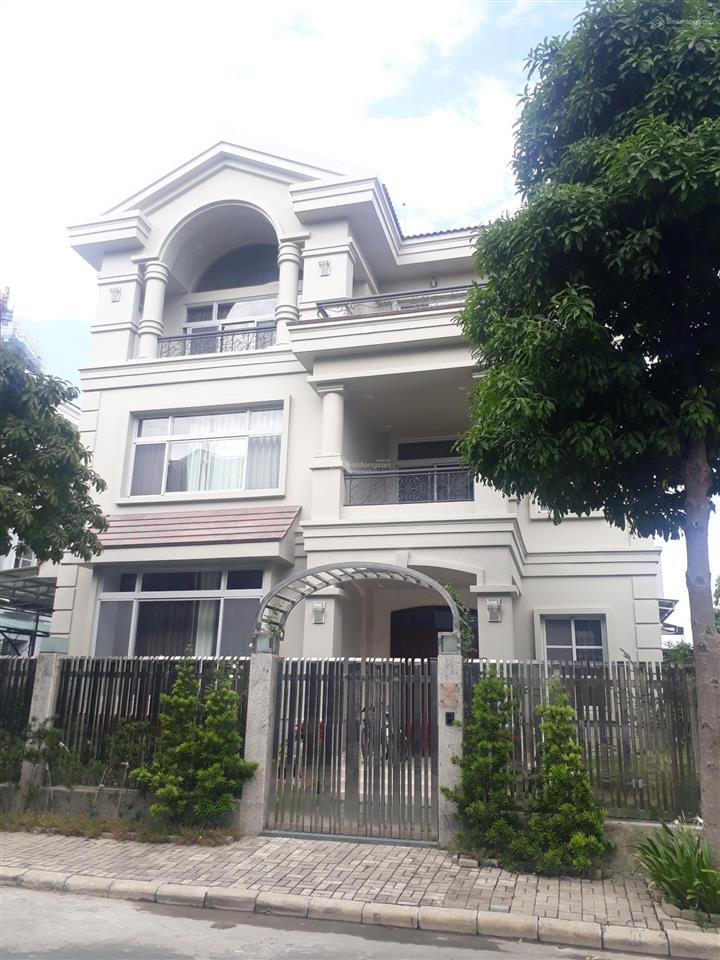 Chính chủ cần bán căn trong một khu vị trí đẹp 2 mặt tiền đường đối diện công viên phú mỹ hưng