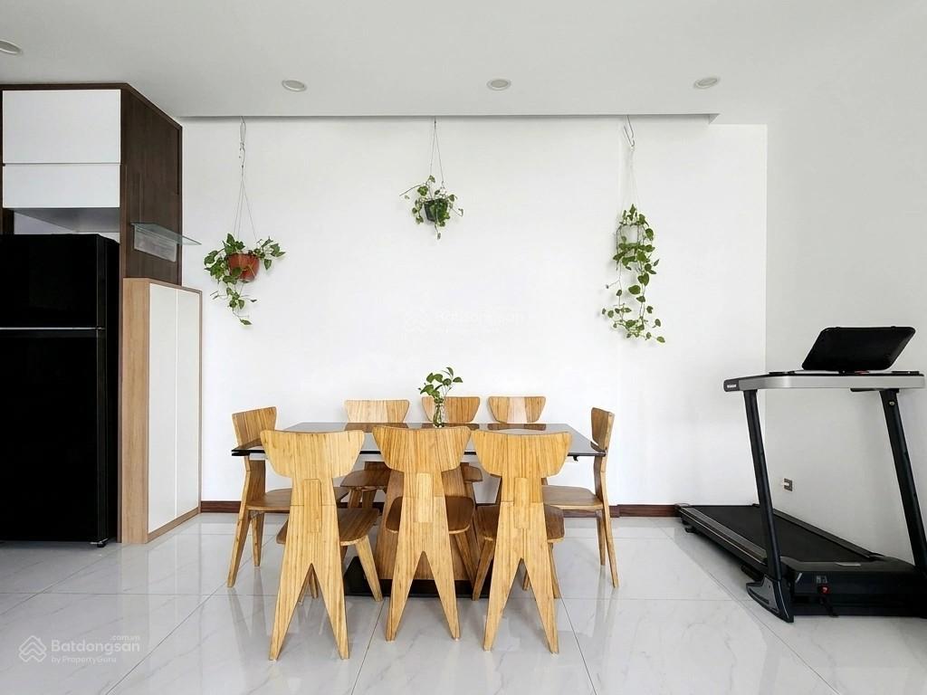 Căn hộ có sổ hồng riêng cao ốc res11, rộng rãi, an ninh. tầng cao view đầm sen đẹp.
