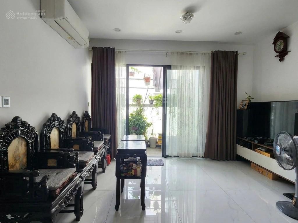 Căn hộ có sổ hồng riêng cao ốc res11, rộng rãi, an ninh. tầng cao view đầm sen đẹp.