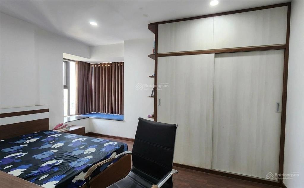Căn hộ có sổ hồng riêng cao ốc res11, rộng rãi, an ninh. tầng cao view đầm sen đẹp.