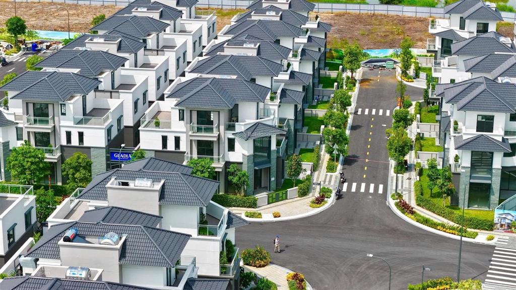 Mở bán đợt 1 nhà liên kế có sân vườn, biệt thự khu compound gladia quận 2.  0905 684 ***