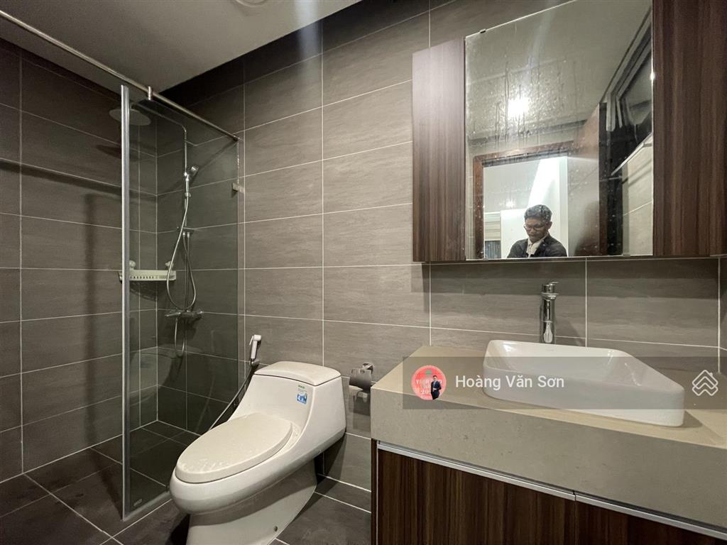 Cần bán trước 20/01 căn góc 2pn2wc 6th element, hướng nam, view bể bơi, tầng 19 nội thất cơ bản