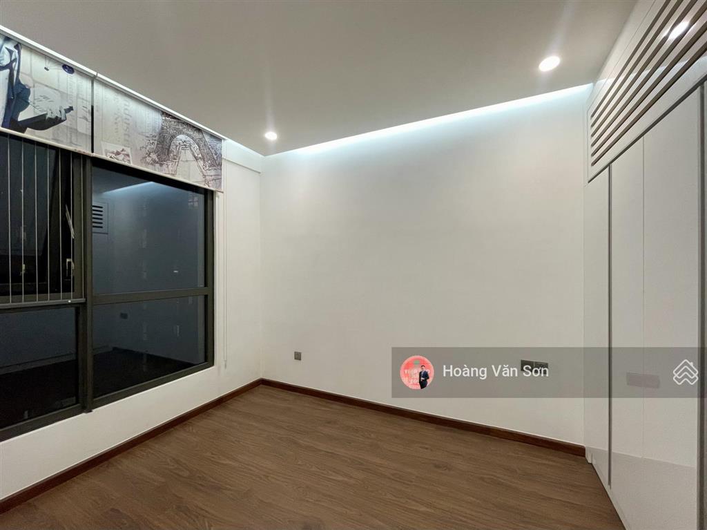 Cần bán trước 20/01 căn góc 2pn2wc 6th element, hướng nam, view bể bơi, tầng 19 nội thất cơ bản