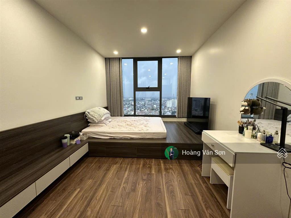 Bán căn hộ 05 hoa hậu n01t8 tầng cao, view hồ điều hòa, sông hồng cực đẹp, ban công rộng, full kính