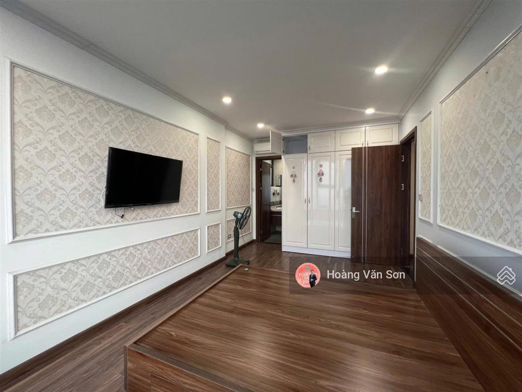 Bán căn hộ 04 hoa hậu n01t8 tầng 16, view hồ điều hòa, sông hồng cực đẹp, ban công rộng, full kính