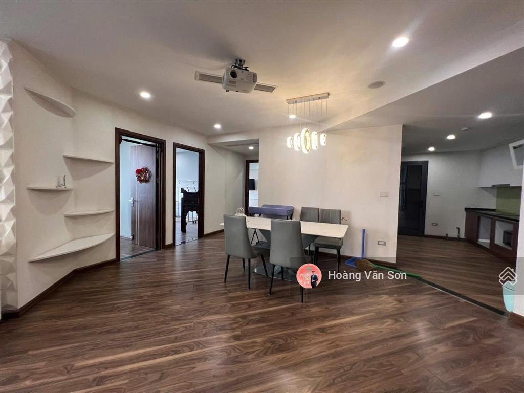 Bán căn hộ 04 hoa hậu n01t8 tầng 16, view hồ điều hòa, sông hồng cực đẹp, ban công rộng, full kính