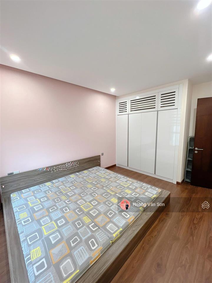 Chính chủ gửi bán nhanh hoa hậu 6th element 60m, tầng trung view hồ, sẵn sổ, chủ niềm nở, có lộc