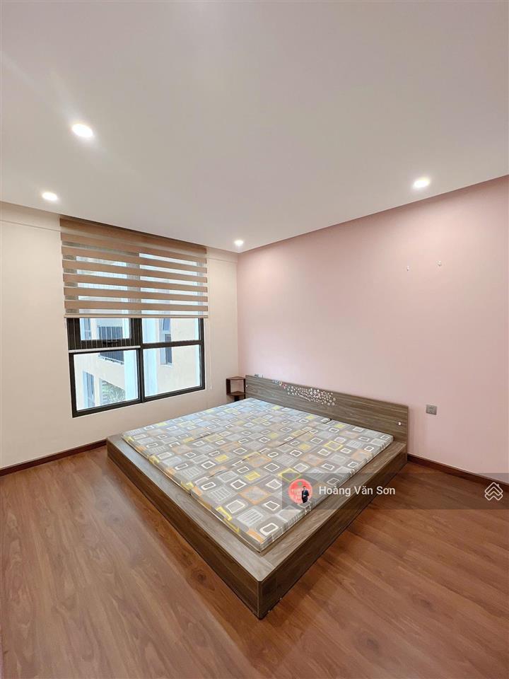Chính chủ gửi bán nhanh hoa hậu 6th element 60m, tầng trung view hồ, sẵn sổ, chủ niềm nở, có lộc