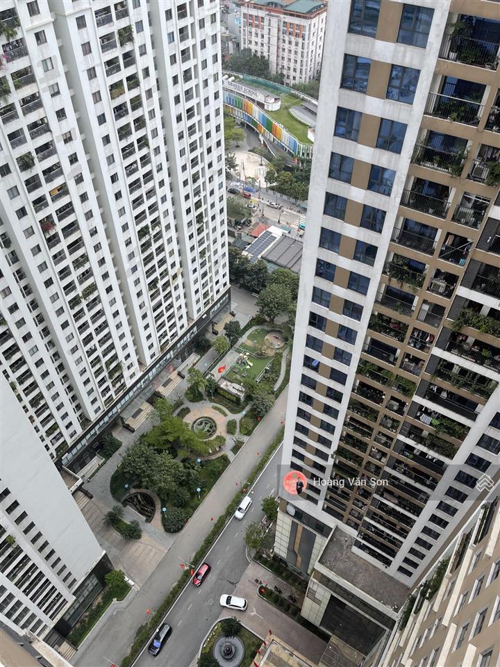 6th element 2pn2wc ban công đông duy nhất thị trường, tầng 18 rất đẹp, full ở ngay, sẵn sổ, slot xe