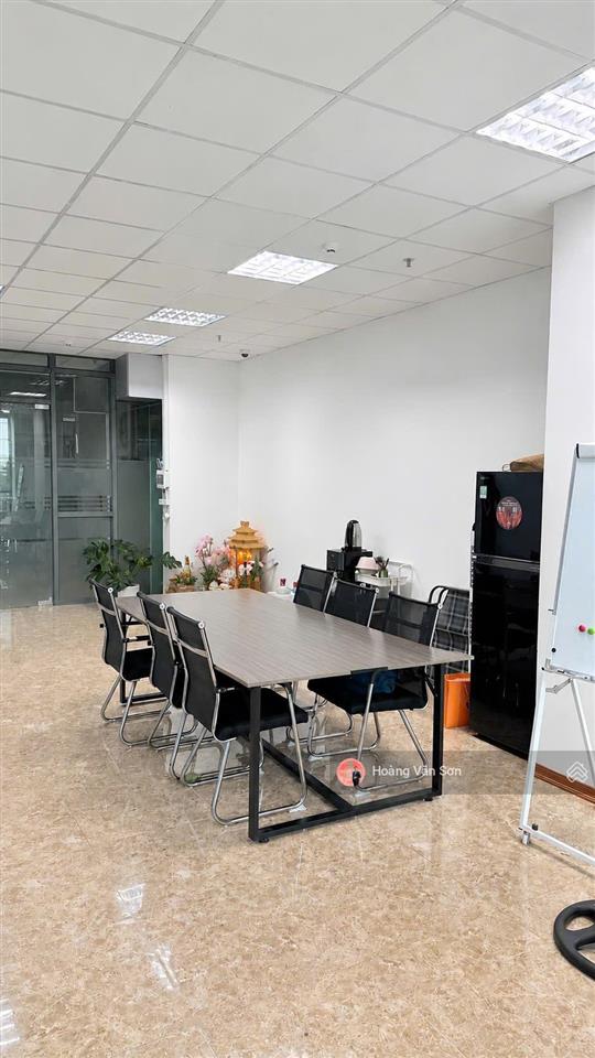 Cho thuê sàn văn phòng căn góc khối đế chung cư, đẹp nhất ngoại giao đoàn, phù hợp cty 40 nhân sự