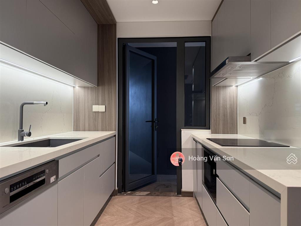 Giá tốt  bán căn hộ 3pn 2wc n01t6 han jardin 2 ban công, hướng nam, view shilla hotel, hồ tây
