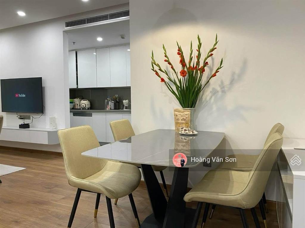 Gia đình em bán 6th element 59,8m2 tầng cao hướng nam view vinaphone giá tốt trước 01/08