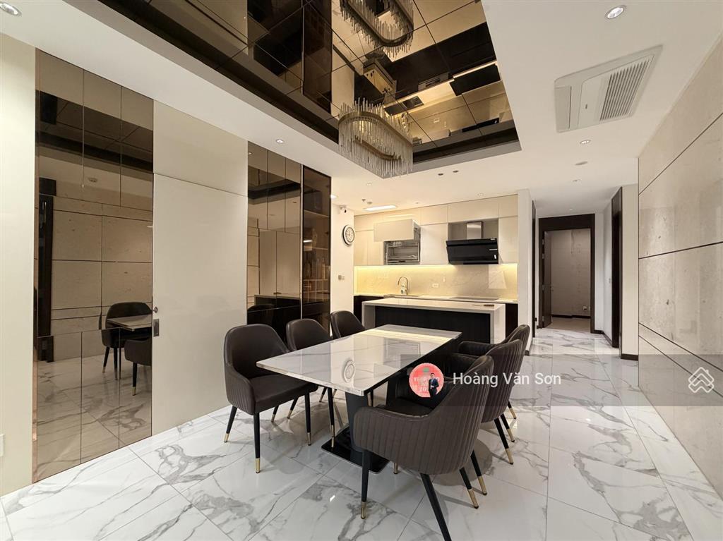 Hiếm! cho thuê penthouse duplex starlake tây hồ tây 231,4m2 đẹp căn góc 2 mặt thoáng, hướng nam mát