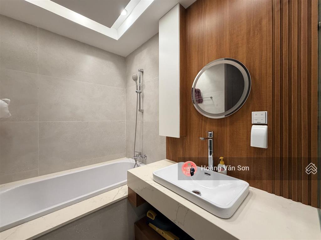 Hiếm! cho thuê penthouse duplex starlake tây hồ tây 231,4m2 đẹp căn góc 2 mặt thoáng, hướng nam mát