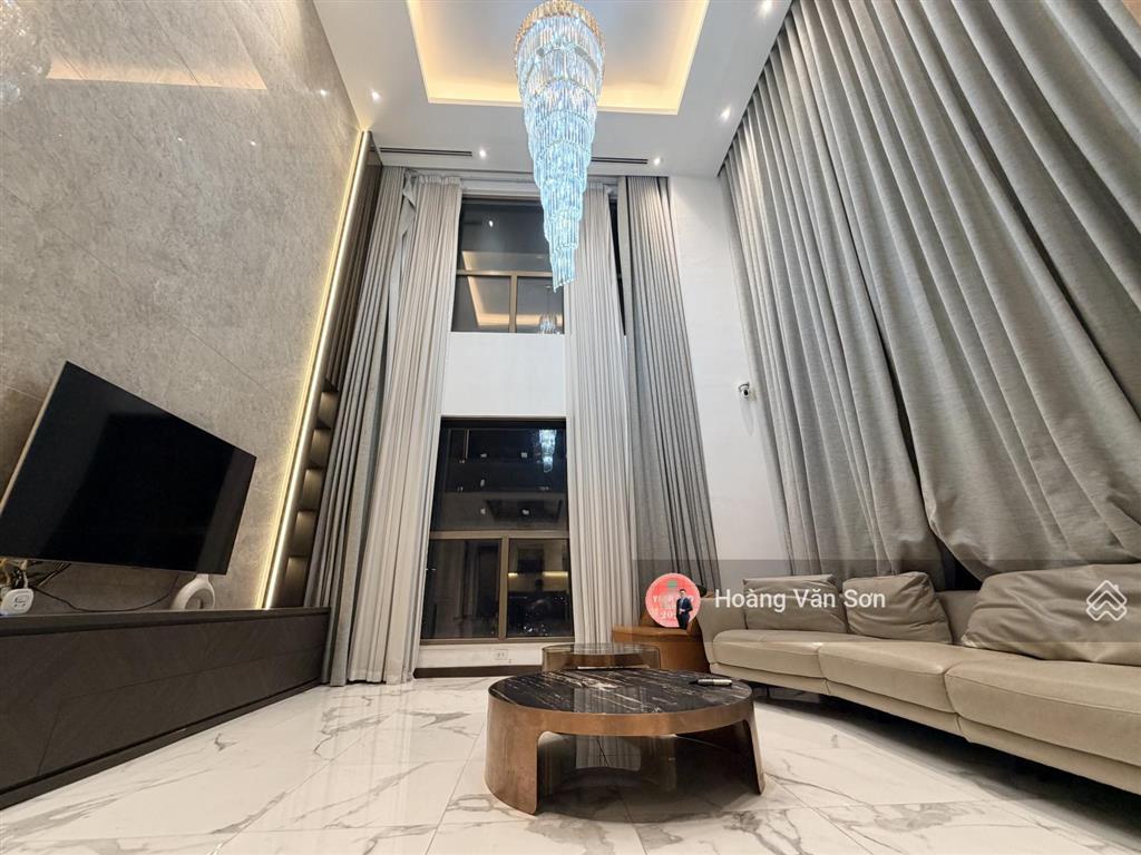 Hiếm! cho thuê penthouse duplex starlake tây hồ tây 231,4m2 đẹp căn góc 2 mặt thoáng, hướng nam mát