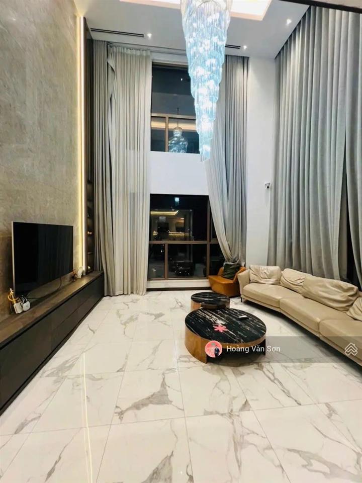 Hiếm! cho thuê penthouse duplex starlake tây hồ tây 231,4m2 đẹp căn góc 2 mặt thoáng, hướng nam mát