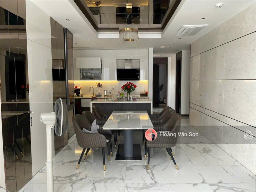 Hiếm! cho thuê penthouse duplex starlake tây hồ tây 231,4m2 đẹp căn góc 2 mặt thoáng, hướng nam mát