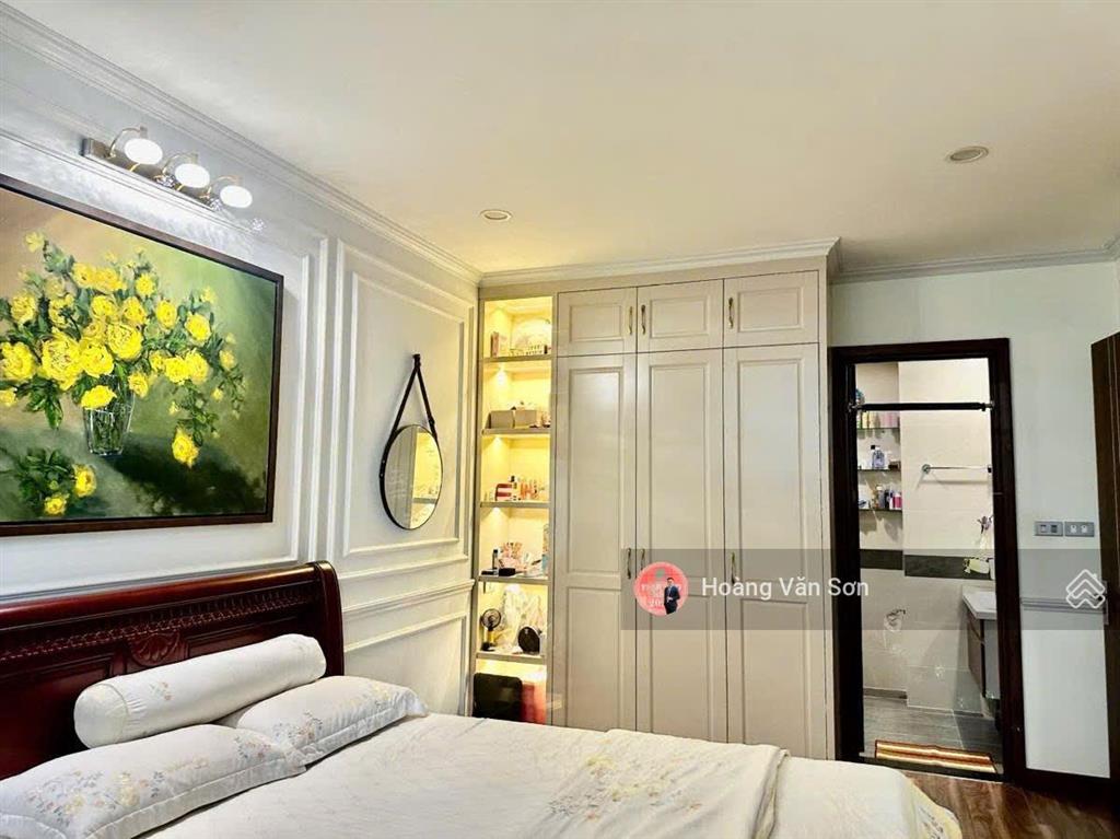 Chủ nhà cần bán nhanh 136m n01t8 ngoại giao đoàn, view hồ tây, hướng đông nam mát, 2 slot xe hầm