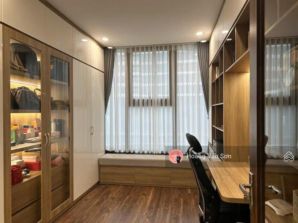 Chủ nhà cần bán nhanh 136m n01t8 ngoại giao đoàn, view hồ tây, hướng đông nam mát, 2 slot xe hầm