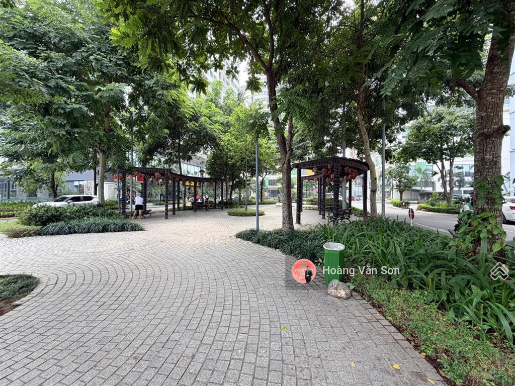 Căn góc 3pn2wc ngoại giao đoàn, view pháo hoa hồ tây, ban công đông nam, như hình, sẵn sổ, xem ngay