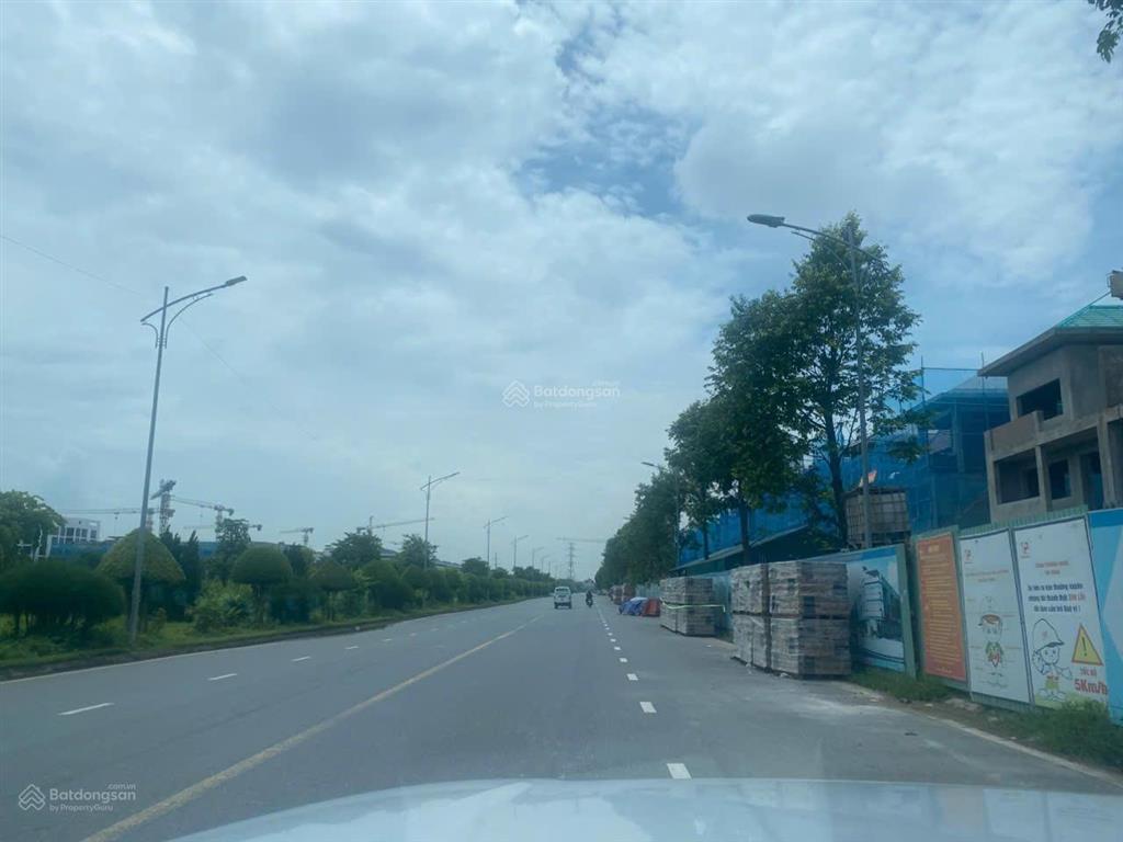 Bán biệt thự 372m2, đường 25m, sát 24 tòa chung cư, vị trí kinh doanh