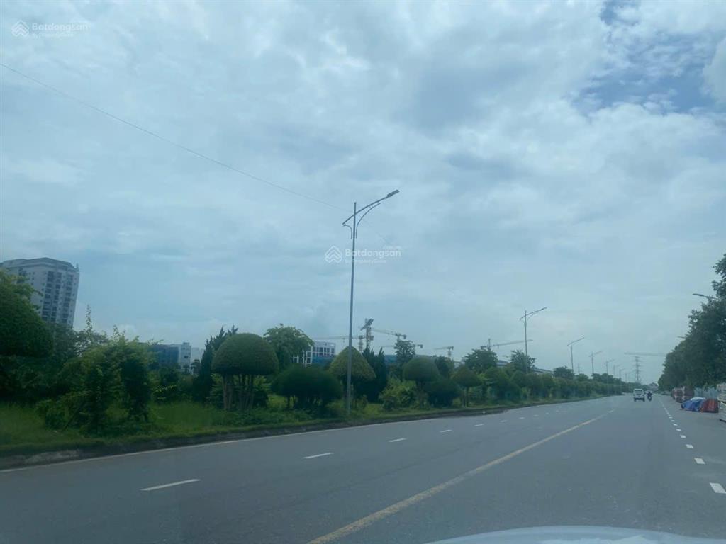 Bán biệt thự 372m2, đường 25m, sát 24 tòa chung cư, vị trí kinh doanh
