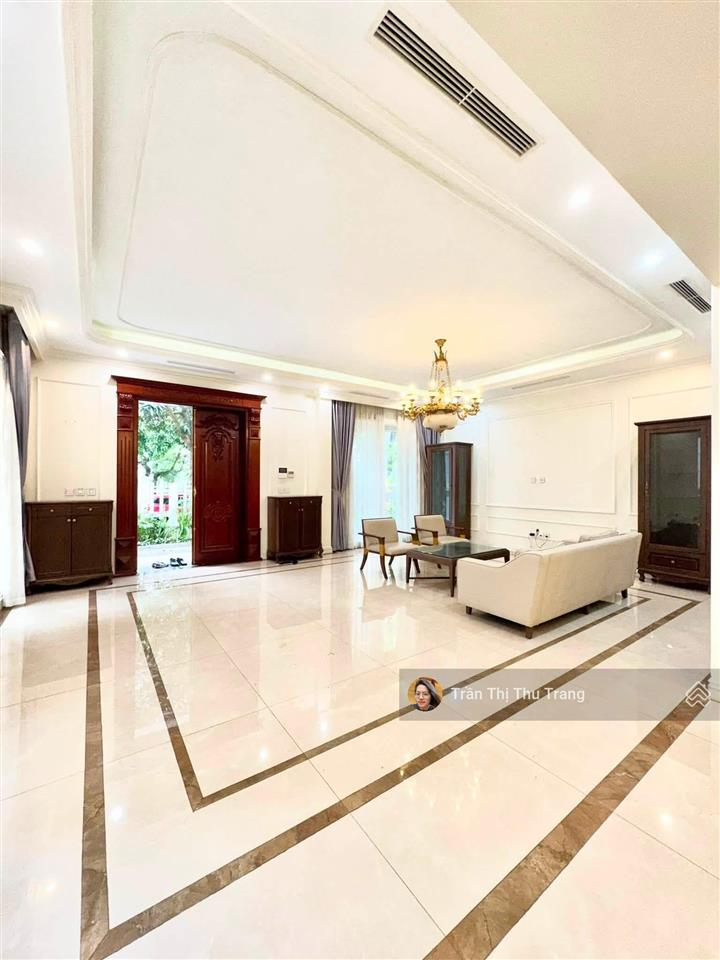 Cho thuê biệt thự đơn lập vinhomes riverside 300m | 4pn | có hầm + thang máy.  0966 275 ***